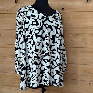 Black and White Patterned Women's Top